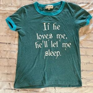 WILDFOX TEE SIZE XS (RUNS LARGE)